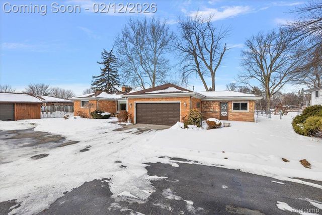 25651 S River Road, Harrison Charter Township, MI 48045