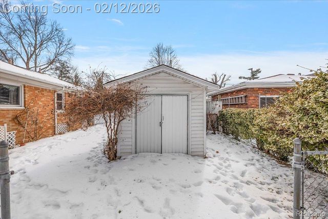 25651 S River Road, Harrison Charter Township, MI 48045