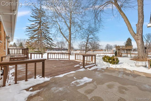 25651 S River Road, Harrison Charter Township, MI 48045