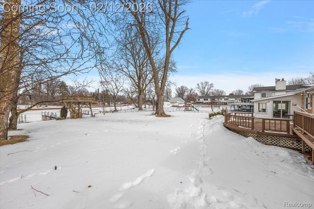 25651 S River Road, Harrison Charter Township, MI 48045