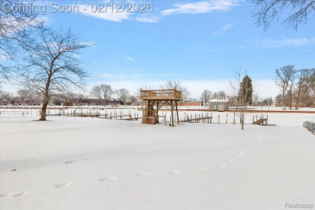 25651 S River Road, Harrison Charter Township, MI 48045