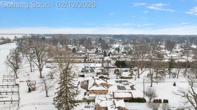 25651 S River Road, Harrison Charter Township, MI 48045