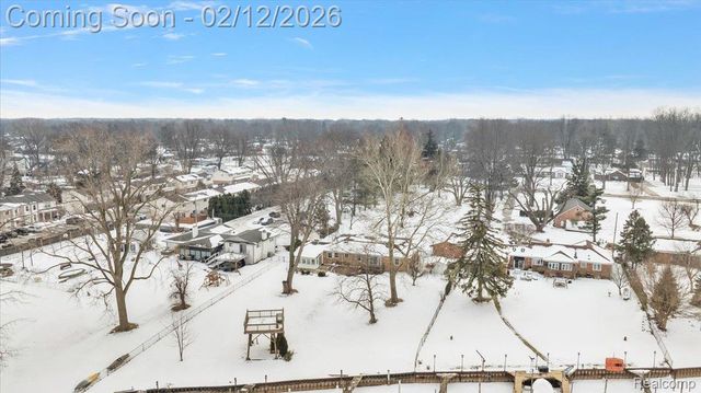 25651 S River Road, Harrison Charter Township, MI 48045