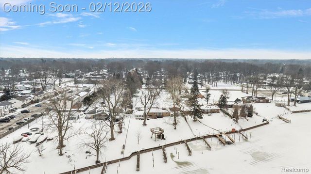 25651 S River Road, Harrison Charter Township, MI 48045