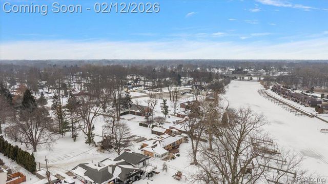 25651 S River Road, Harrison Charter Township, MI 48045