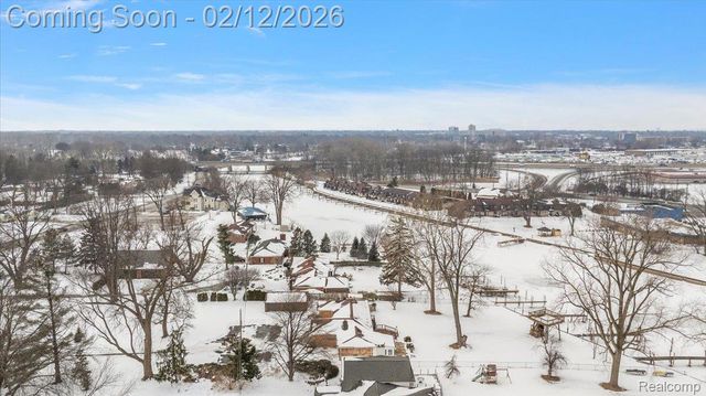 25651 S River Road, Harrison Charter Township, MI 48045