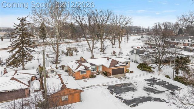 25651 S River Road, Harrison Charter Township, MI 48045