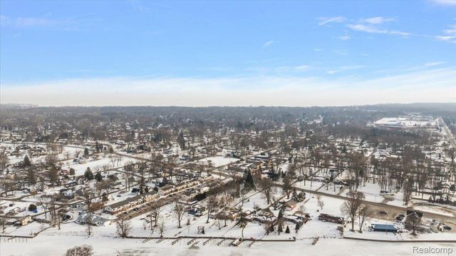 25651 S River Road, Harrison Charter Township, MI 48045