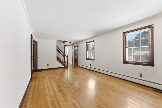 5 Northwood Dr, Wilbraham, MA 01095