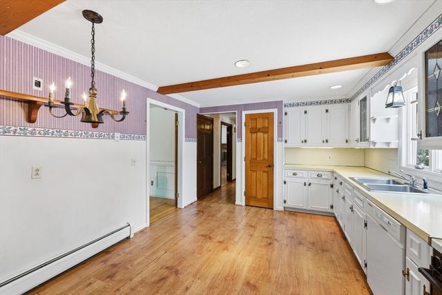 5 Northwood Dr, Wilbraham, MA 01095