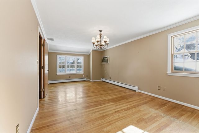 5 Northwood Dr, Wilbraham, MA 01095