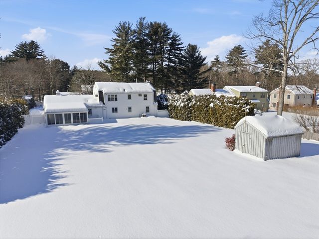 5 Northwood Dr, Wilbraham, MA 01095