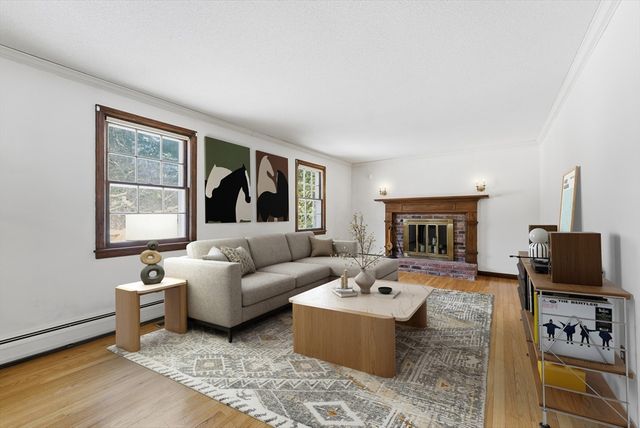 5 Northwood Dr, Wilbraham, MA 01095