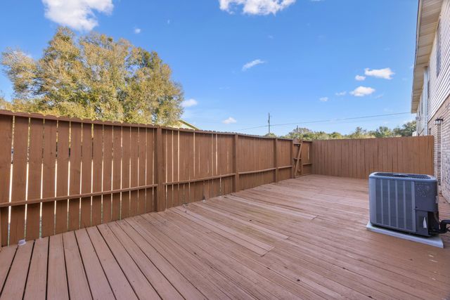 815 Valley Road, Crestview, FL 32539