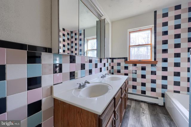 75 CHURCH RD, Etters, PA 17319