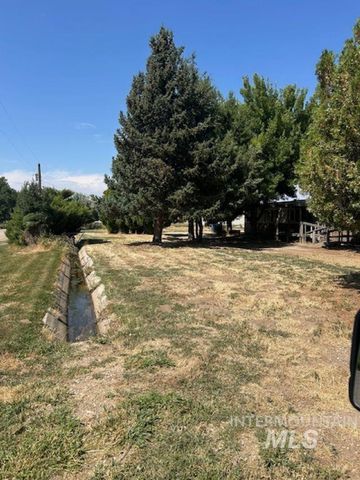 5910 W Becky Dr, Meridian, ID 83646