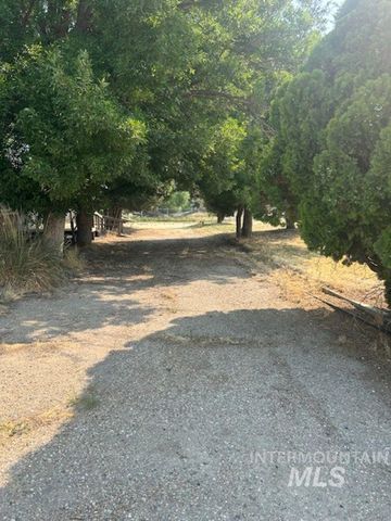 5910 W Becky Dr, Meridian, ID 83646