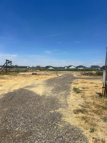 5910 W Becky Dr, Meridian, ID 83646