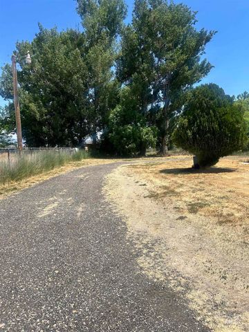 5910 W Becky Dr, Meridian, ID 83646