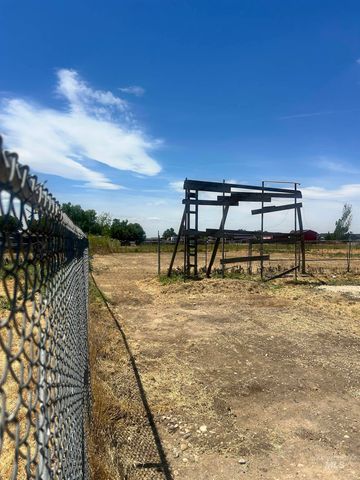 5910 W Becky Dr, Meridian, ID 83646