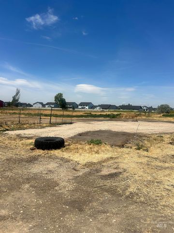 5910 W Becky Dr, Meridian, ID 83646