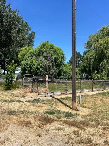 5910 W Becky Dr, Meridian, ID 83646