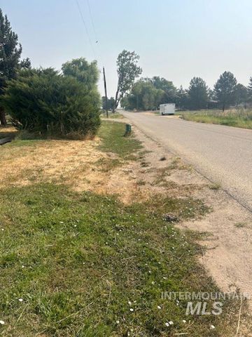 5910 W Becky Dr, Meridian, ID 83646