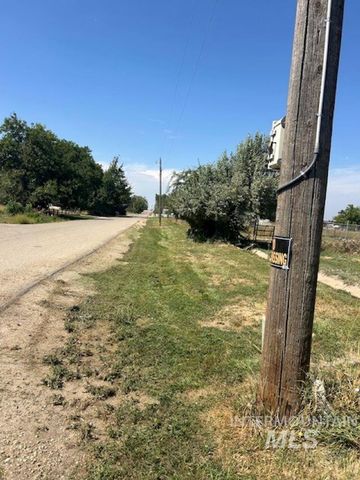 5910 W Becky Dr, Meridian, ID 83646