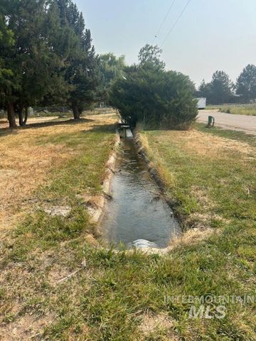5910 W Becky Dr, Meridian, ID 83646