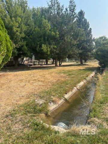 5910 W Becky Dr, Meridian, ID 83646