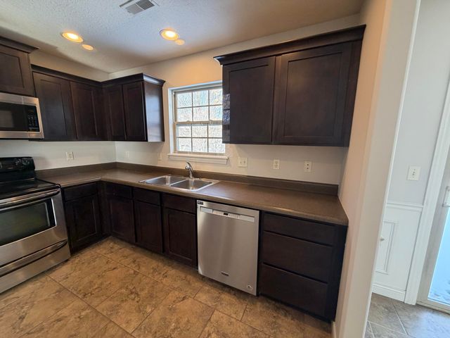 2007 CECIL ST, Columbia, MO 65201