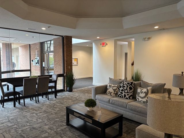 34 Sumner Ave 208, Springfield, MA 01108