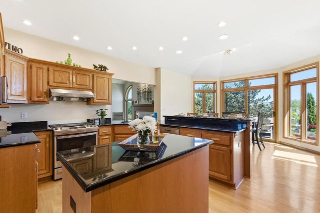13230 Foxwood DRIVE, New Berlin, WI 53151