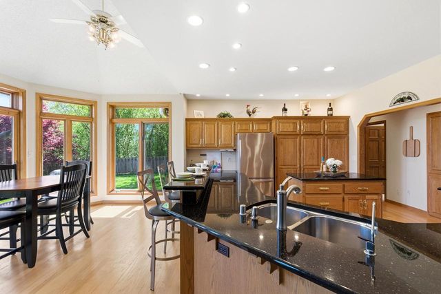 13230 Foxwood DRIVE, New Berlin, WI 53151