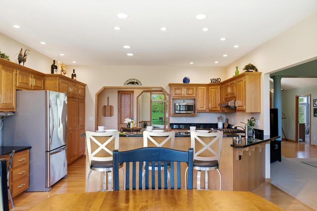 13230 Foxwood DRIVE, New Berlin, WI 53151