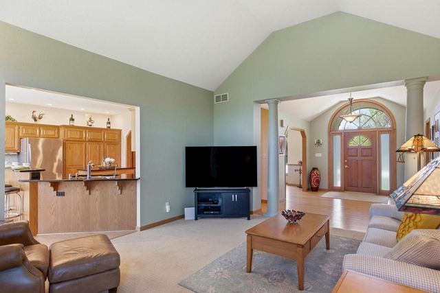 13230 Foxwood DRIVE, New Berlin, WI 53151
