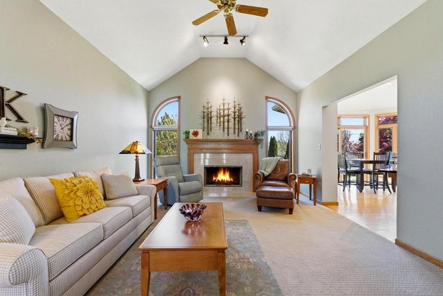 13230 Foxwood DRIVE, New Berlin, WI 53151