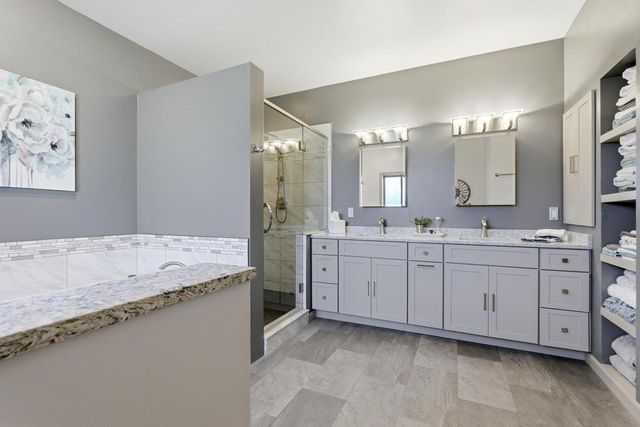 13230 Foxwood DRIVE, New Berlin, WI 53151