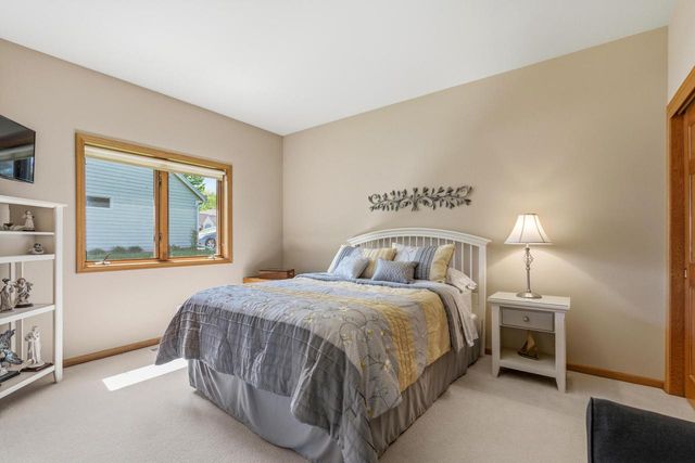 13230 Foxwood DRIVE, New Berlin, WI 53151