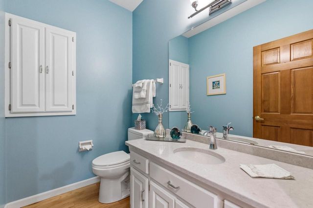 13230 Foxwood DRIVE, New Berlin, WI 53151