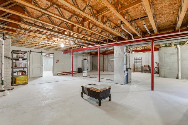 13230 Foxwood DRIVE, New Berlin, WI 53151