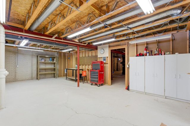 13230 Foxwood DRIVE, New Berlin, WI 53151