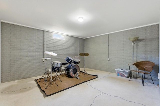 13230 Foxwood DRIVE, New Berlin, WI 53151