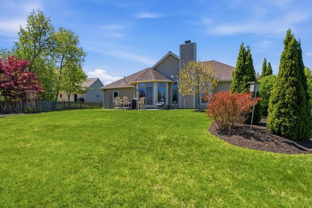 13230 Foxwood DRIVE, New Berlin, WI 53151