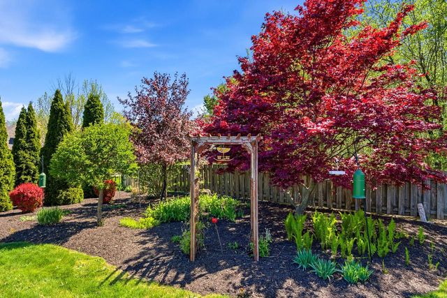 13230 Foxwood DRIVE, New Berlin, WI 53151