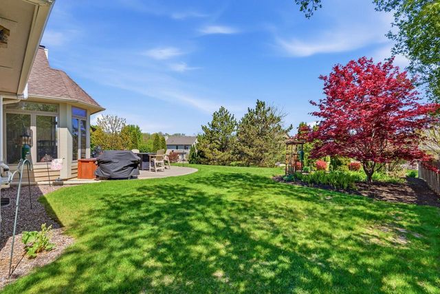 13230 Foxwood DRIVE, New Berlin, WI 53151