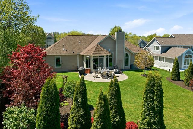 13230 Foxwood DRIVE, New Berlin, WI 53151