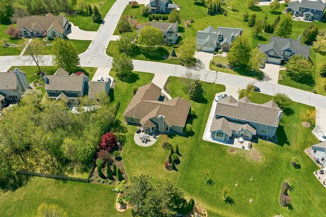 13230 Foxwood DRIVE, New Berlin, WI 53151