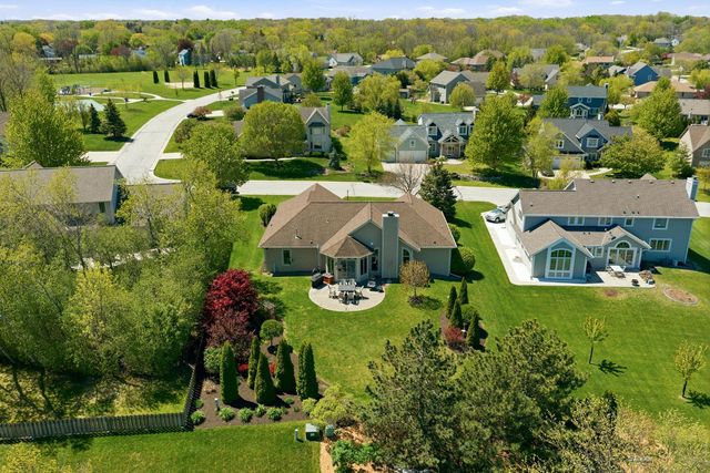 13230 Foxwood DRIVE, New Berlin, WI 53151