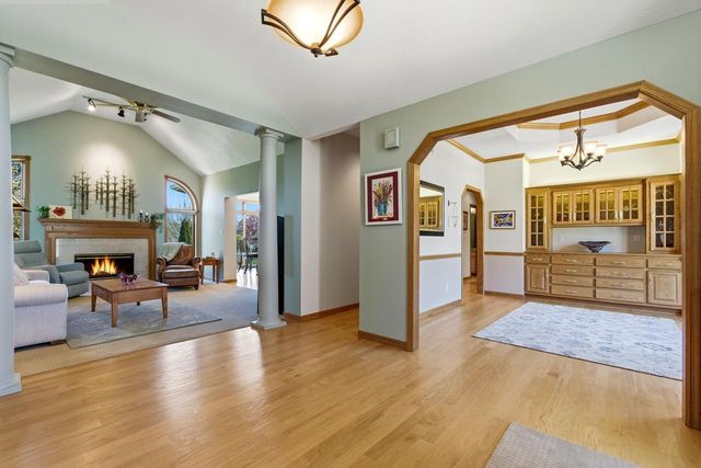 13230 Foxwood DRIVE, New Berlin, WI 53151